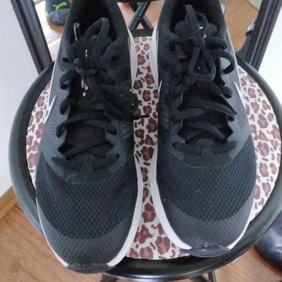 5y) NIKE Downshifter 11 Running Shoes - Picture 2 of 7